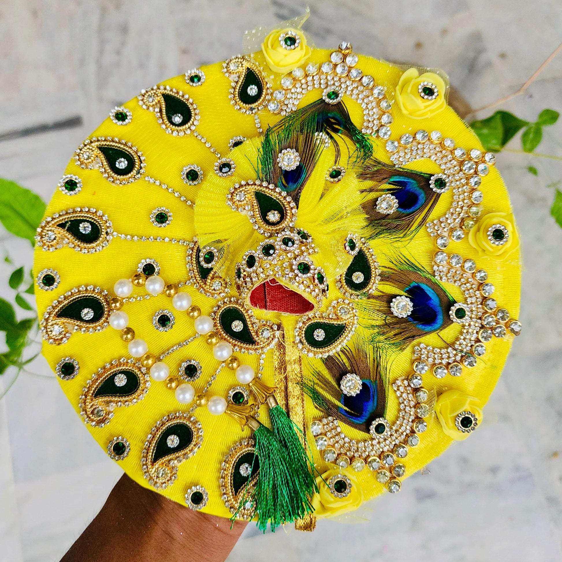 Beautiful lemon dress for laddu gopal ji + beautiful heavy wooden heavy designing jhula for laddu gopal ji (box packing)